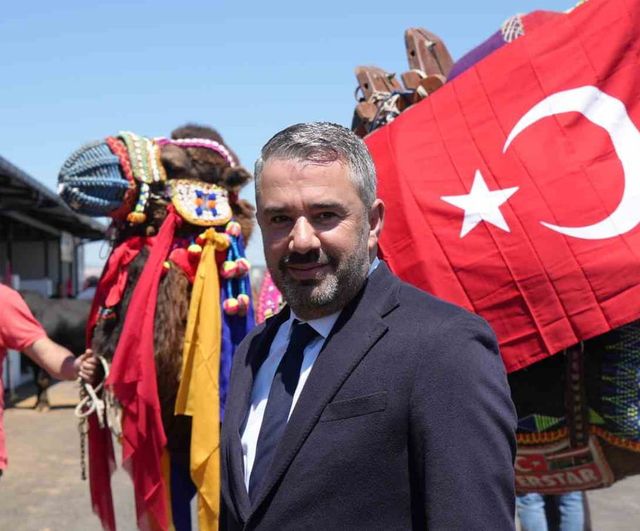 Pursaklar Kurban Pazarı açıldı: Tonluk develer ve danalar vatandaşların ilgisini çekti