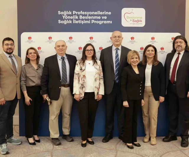 Sabri Ülker Vakfı'nın Beslenme ve Sağlık İletişimi Programı binlerce hekim ve eczacıya ulaştı
