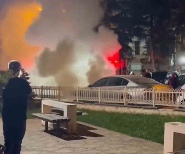 Safranbolu'da park halindeki şirket aracında yangın itfaiye tarafından söndürüldü