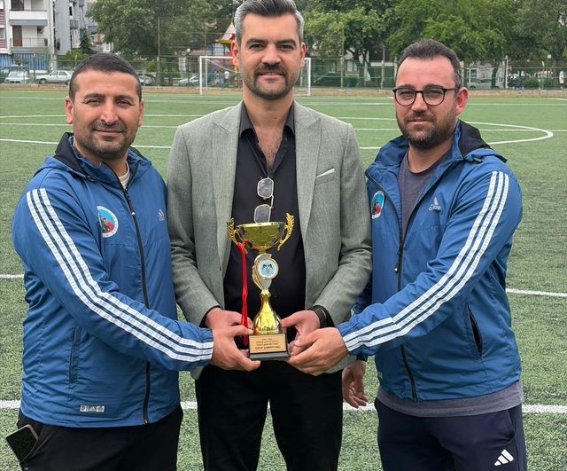 Salihli Ülküspor namağlup şampiyonlukla 1. Amatör Küme'ye yükseldi