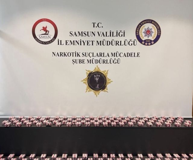 Samsun'da üç ilçede uyuşturucu operasyonu: 4 gözaltı, binlerce sentetik ecza ele geçirildi