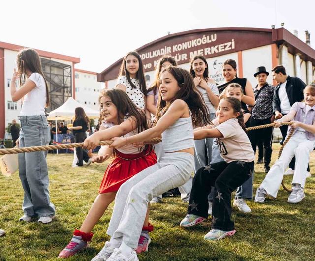 SANKO Okulları 25. Yıl Gençlik ve Bahar Festivali'ni 19 Mayıs coşkusuyla kutladı