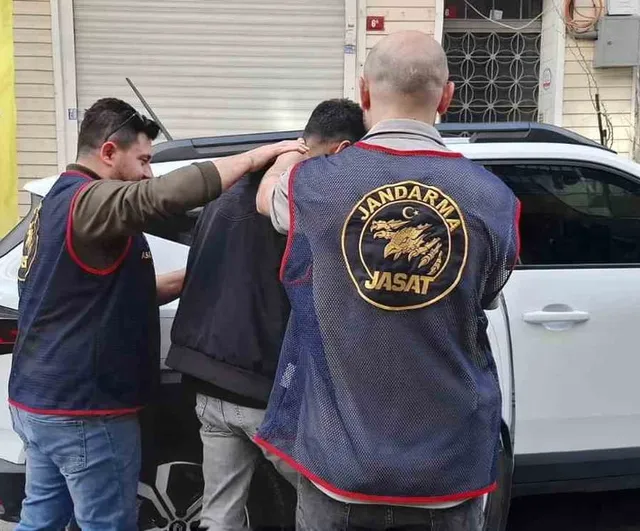 Şanlıurfa'da Dolandırıcılıktan Aranan Şahıs Karaköprü'de Yakalandı