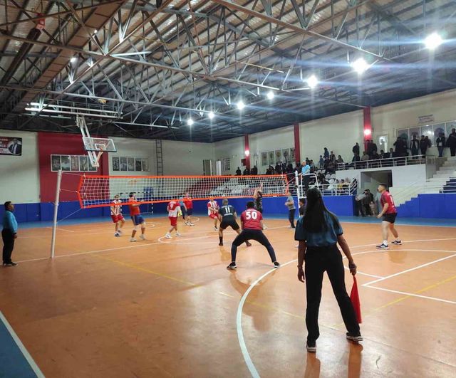 Sason'da halk voleybolu turnuvası final maçıyla sona erdi