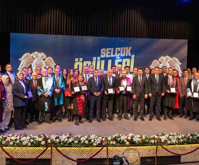 Selçuk Üniversitesi Ödülleri: Akademik, İdari ve Öğrenci Başarıları Onurlandırıldı