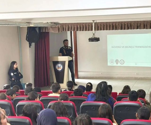 Sinop Saraydüzü'nde Öğrencilere SİBERAY Siber Farkındalık Eğitimi