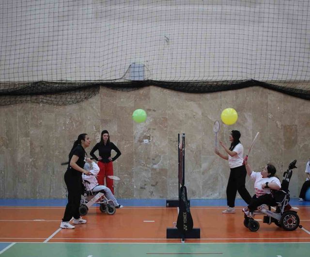 Sivas'ta özel gereksinimli bireyler spor etkinliğinde buluştu