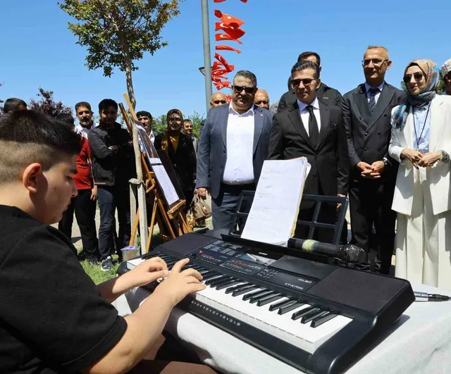 Siverek'te Engelliler Haftası'nda farkındalık yürüyüşü: Engelli bireylerin sorunlarına dikkat çekildi
