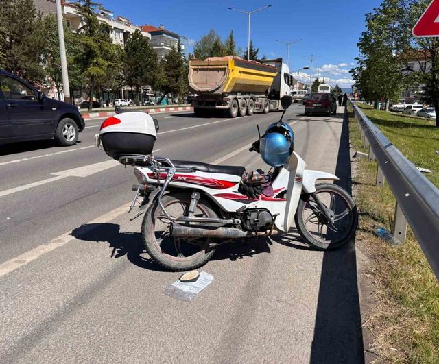Tavşanlı’da otomobil motosiklete çarptı: 1 ağır yaralı