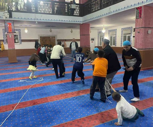 Tepebaşı Müftülüğü 'Ailecek Camideyiz' Programını Uluönder Fatih Camii'nde Düzenledi