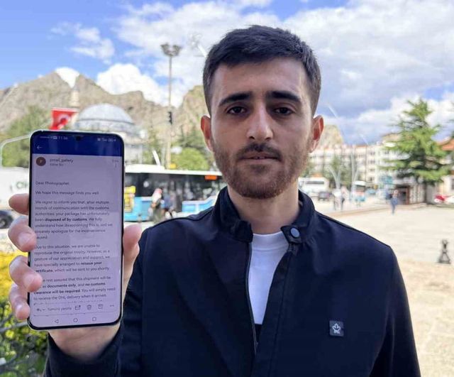 Tokatlı amatör fotoğrafçı Mehmet Emin Coruş'un XMAGE ödülü gümrükten çıkarılarak teslim edildi