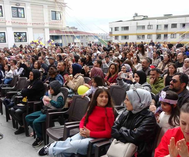 Trabzon'da Uğurlu Çocuk Koroları Festivali: 19 okuldan 600 öğrenci aynı sahnede