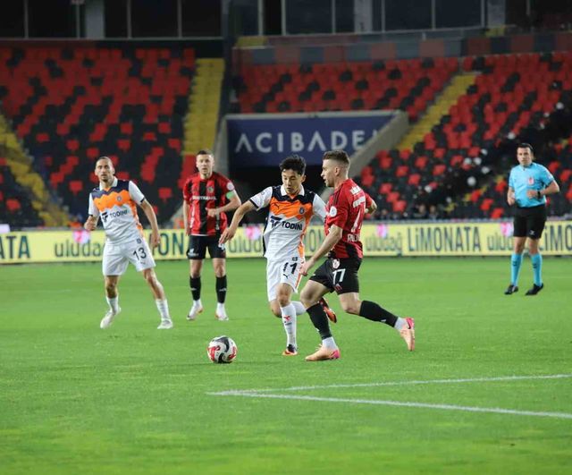 Trendyol Süper Lig: Gaziantep FK 0-1 RAMS Başakşehir (15')