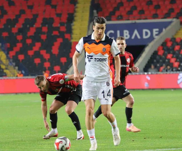 Trendyol Süper Lig: Gaziantep FK 0-2 Başakşehir — İlk Yarı Özeti