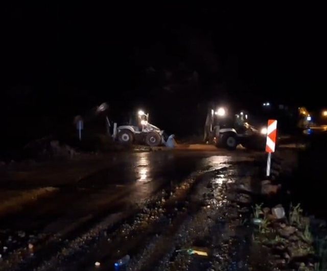 Tunceli'de sağanak: Tunceli-Ovacık ve Tunceli-Pülümür-Erzincan yolları kapandı