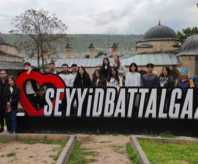 Türk dünyası gençliği Eskişehir’in tarih ve kültür mirasını keşfetti