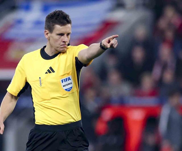 UEFA, Şampiyonlar Ligi, Avrupa Ligi ve Konferans Ligi final hakemlerini açıkladı