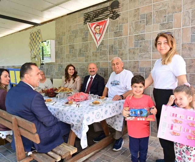 Vali Osman Varol, Kurban Bayramı'nda şehit ailelerini ziyaret etti