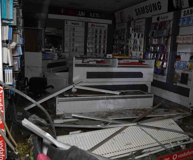 Vali Tavlı: Havza'daki selde can kaybı yok; iş yerlerinde ciddi zarar oluştu