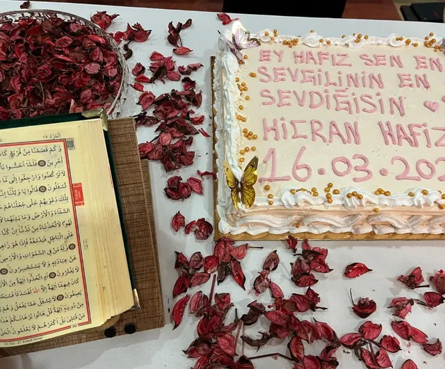 Van YYÜ Kampüsünde Bir İlk: Hafızlık Taç Takma Heyecanı