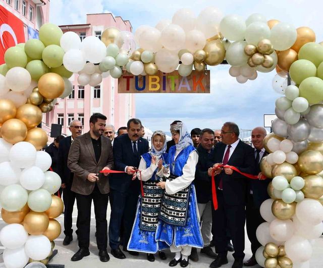 Vezirköprü MTAL'de TÜBİTAK Bilim Fuarı yoğun katılımla açıldı