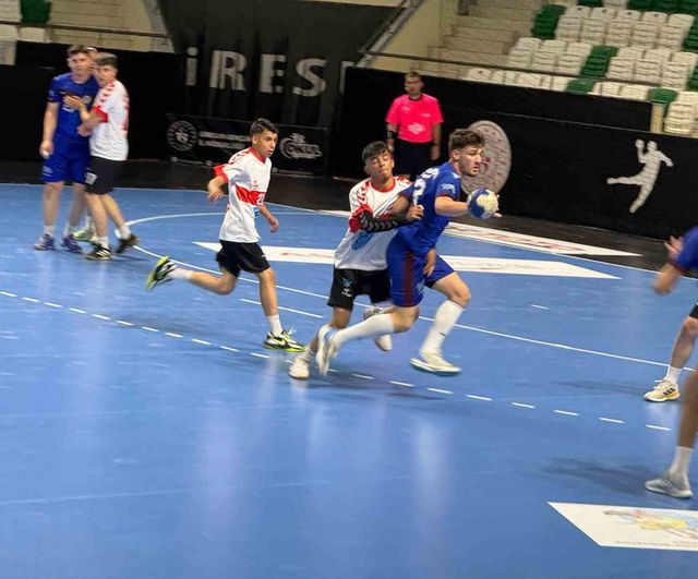 Yeşilay Genç Erkekler Türkiye Hentbol Şampiyonası Giresun'da başladı