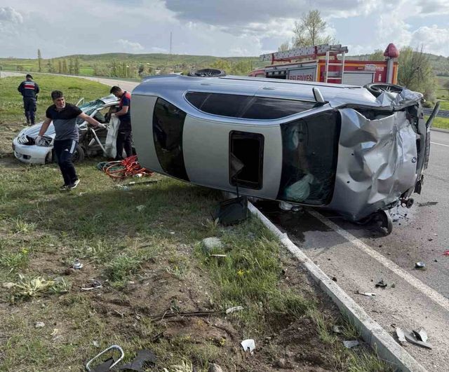 Yozgat Sorgun'da iki otomobil çarpıştı: 1 ölü, 1 yaralı