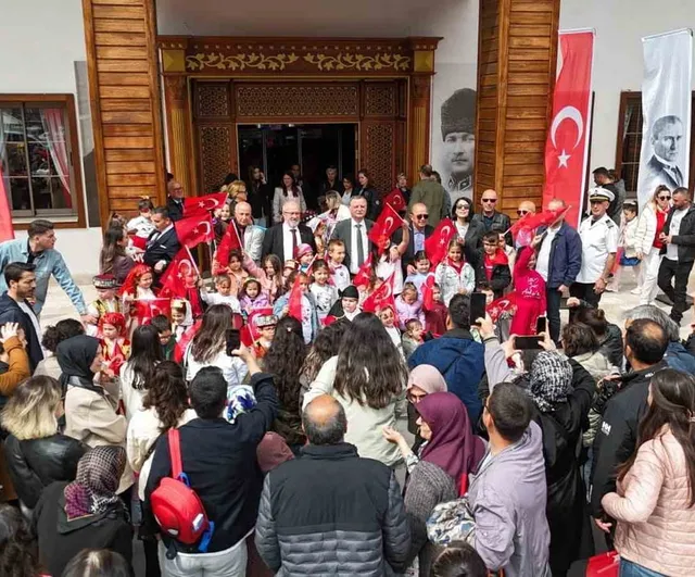 Yunusemre'de 19 Mayıs Gençlik Şöleni: Spor ve Eğlence 100. Yıl Meydanı'nda