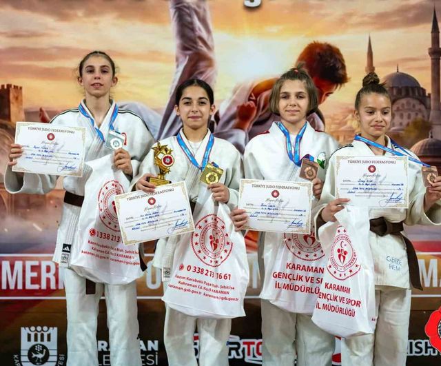 Yunusemreli judocular Minikler Türkiye Judo Şampiyonası’nda çifte madalya
