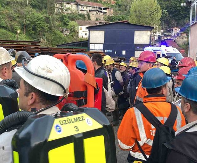 Zonguldak Üzülmez'de deprem tatbikatı: Madenciler 320 metre altından güvenli tahliye edildi