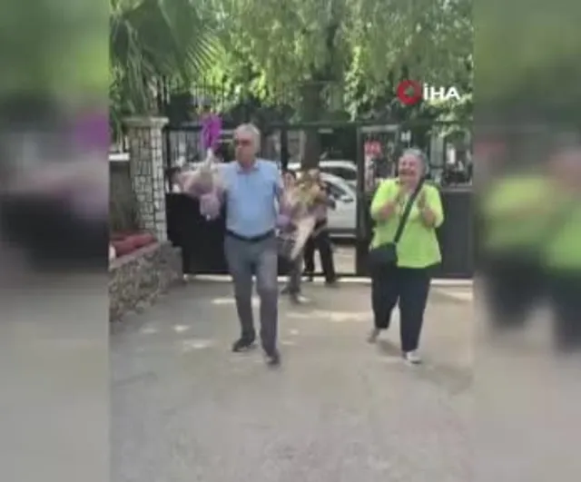 45 yıllık matematik öğretmeni için eşinden davul zurnalı emeklilik sürprizi
