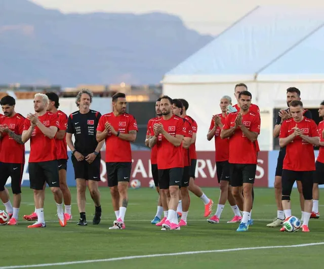 A Milli Futbol Takımı Arizona Kampında Taraftara Açık İlk Antrenmanını Gerçekleştirdi