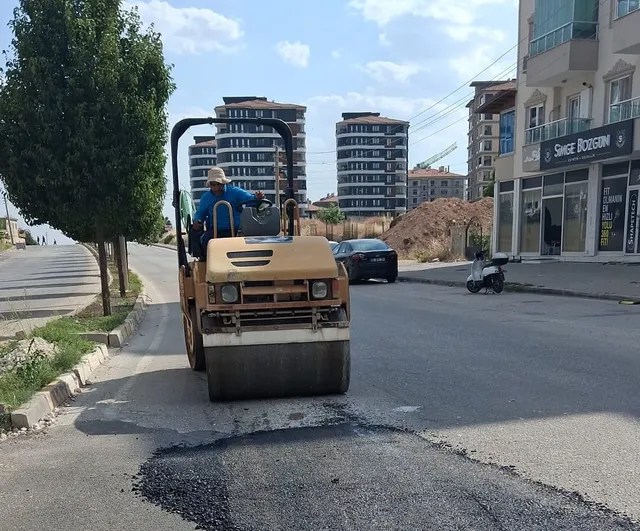 Adıyaman'da ana yol ortasındaki çukur kapatıldı