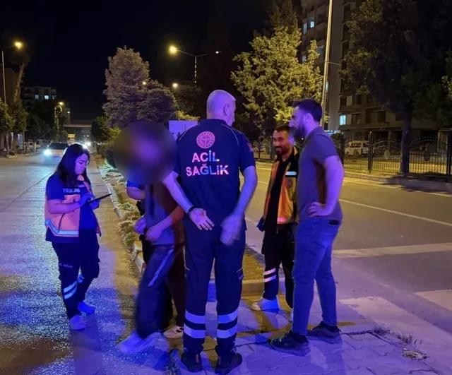 Adıyaman'da madde etkisindeki kişi Atatürk Bulvarı'nda karayoluna çıktı