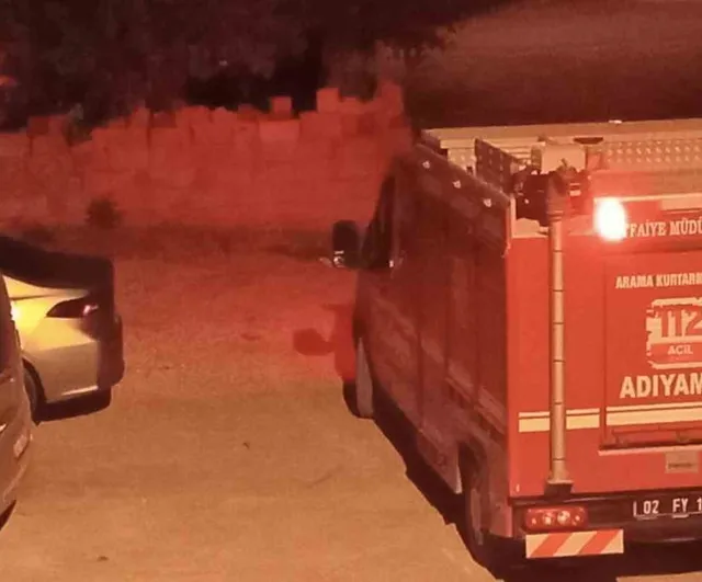 Adıyaman'da motor kısmına sıkışan kedi itfaiye ekiplerince kurtarıldı
