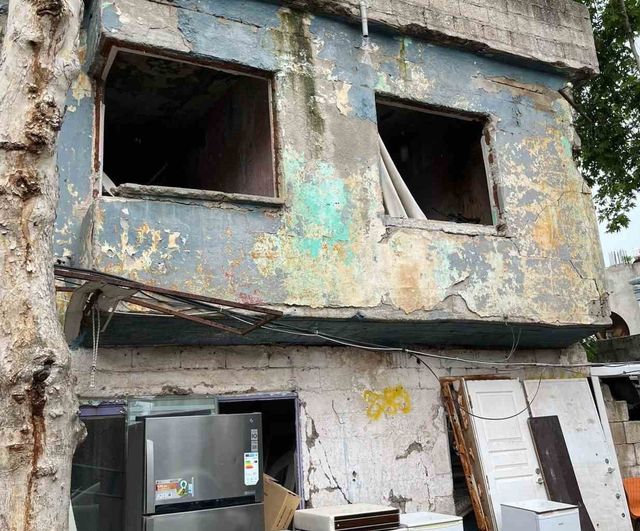Adıyaman'da Ulucami Mahallesi'ndeki metruk bina tehlike saçıyor