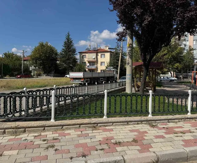 Afyonkarahisar Emniyet Müdürü Erol’dan tır ve kamyon parklarına yönelik sıkı denetim ve uyarı