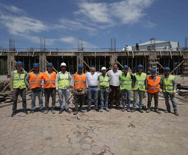 Ağrı'da 14 kütüphane açıldı, yeni ilköğretim okulunun temeli atıldı