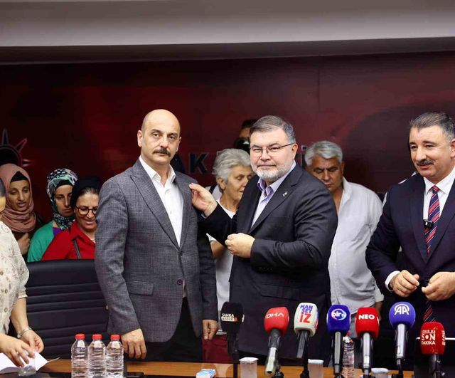AK Parti İzmir'e 370 yeni katılım