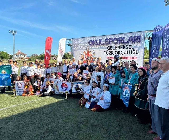 Akçakoca'da okul sporları geleneksel Türk okçuluğu Türkiye birinciliği sona erdi