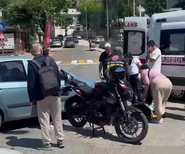 Akçakoca'da otomobil ile motosiklet çarpıştı: 1 kişi hafif yaralandı