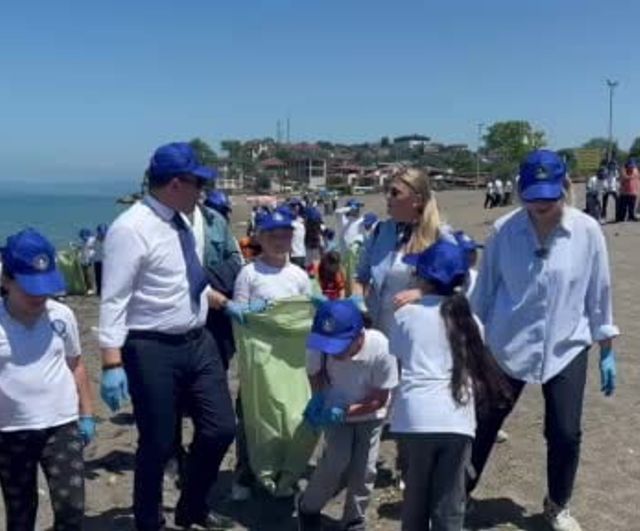 Akçakoca’da 'Temiz Deniz, Temiz Sahil' çalışması — sahil ve deniz dibi temizliği