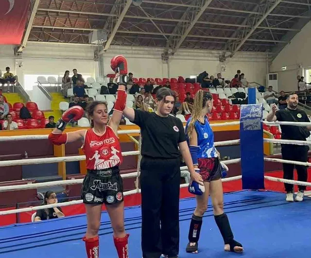 Akhisar’da 6 ilden 200 sporcu ringe çıktı, şampiyon Manisa oldu
