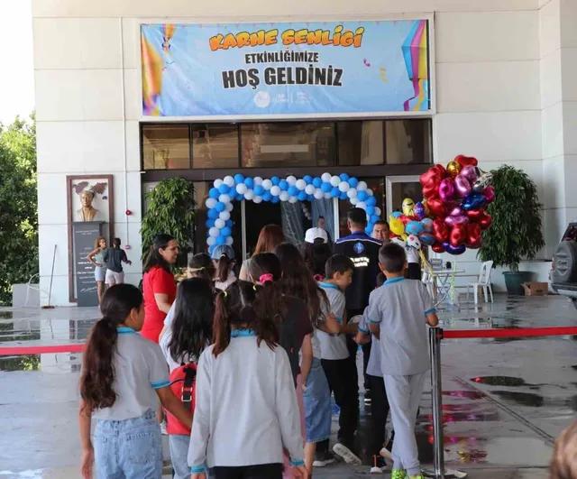 Aksu’da karne şenliği ANFAŞ’ta yüzleri güldürdü