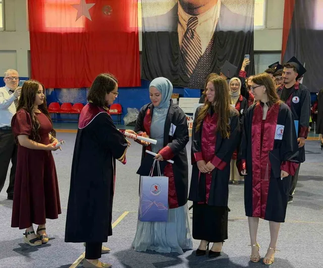 Alaçam MYO’da mezuniyet coşkusu