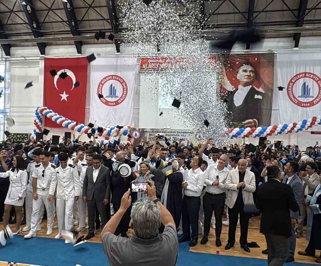 Alaplı Meslek Yüksekokulu'nda 2025-2026 Akademik Yılı Mezuniyet Töreni — 290 Öğrenci Kep Attı