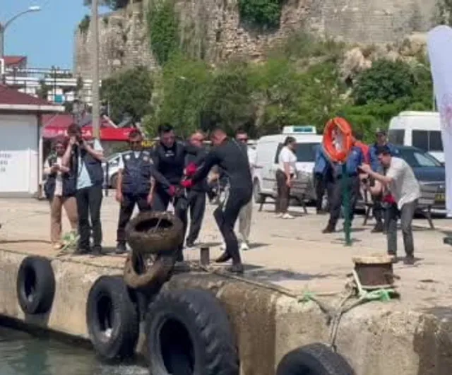 Amasra'da 'Sıfır Atık Mavi' etkinliği: Dalgıçlar deniz dibindeki atıkları temizledi