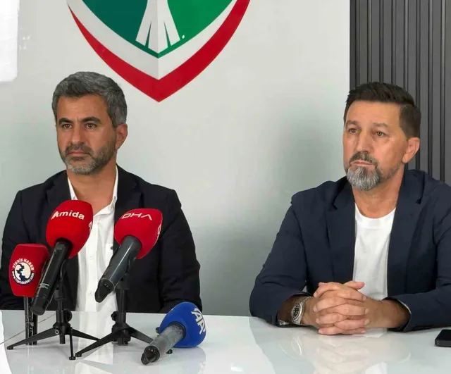 Amed Sportif Faaliyetler, Besnik Hasi ile anlaştı