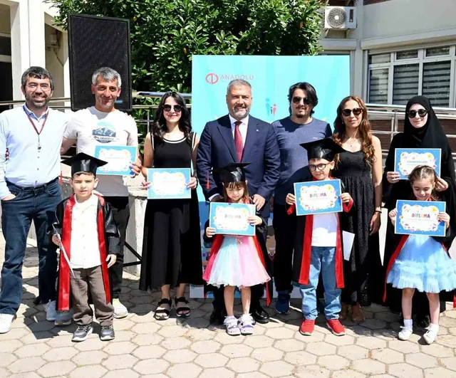 Anadolu Üniversitesi'nde gurur günü: sevgi ve sabrın mezuniyeti