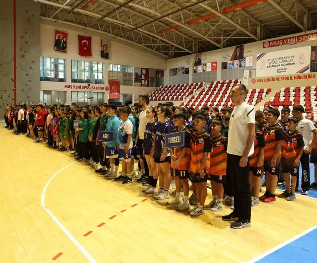 ANALİG hentbol 1. etap 7. grup müsabakaları başladı